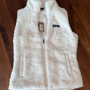 Patagonia Women’s White Los Gatos Fluffy Fleece Vest